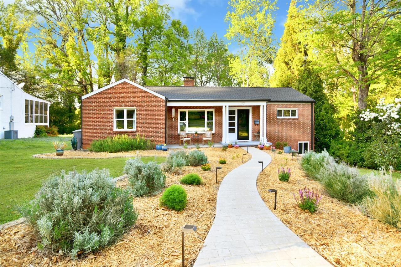 2121 Arnold Dr., Charlotte, NC 28205