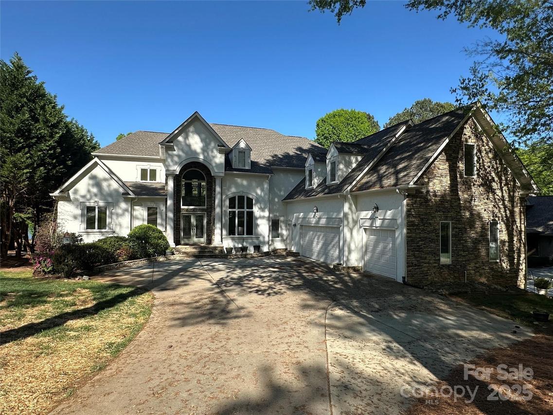 5517 Mountain Point Ln., Charlotte, NC 28216