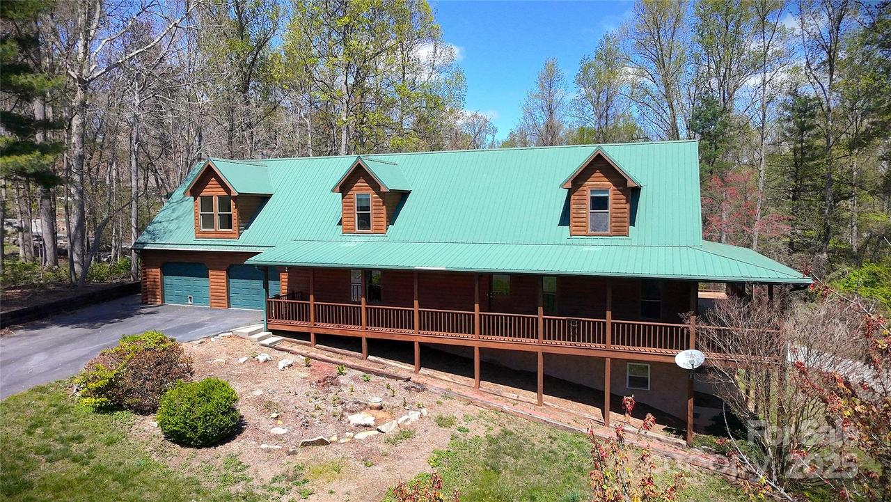 80 Oak Meadow Ln., Hendersonville, NC 28792