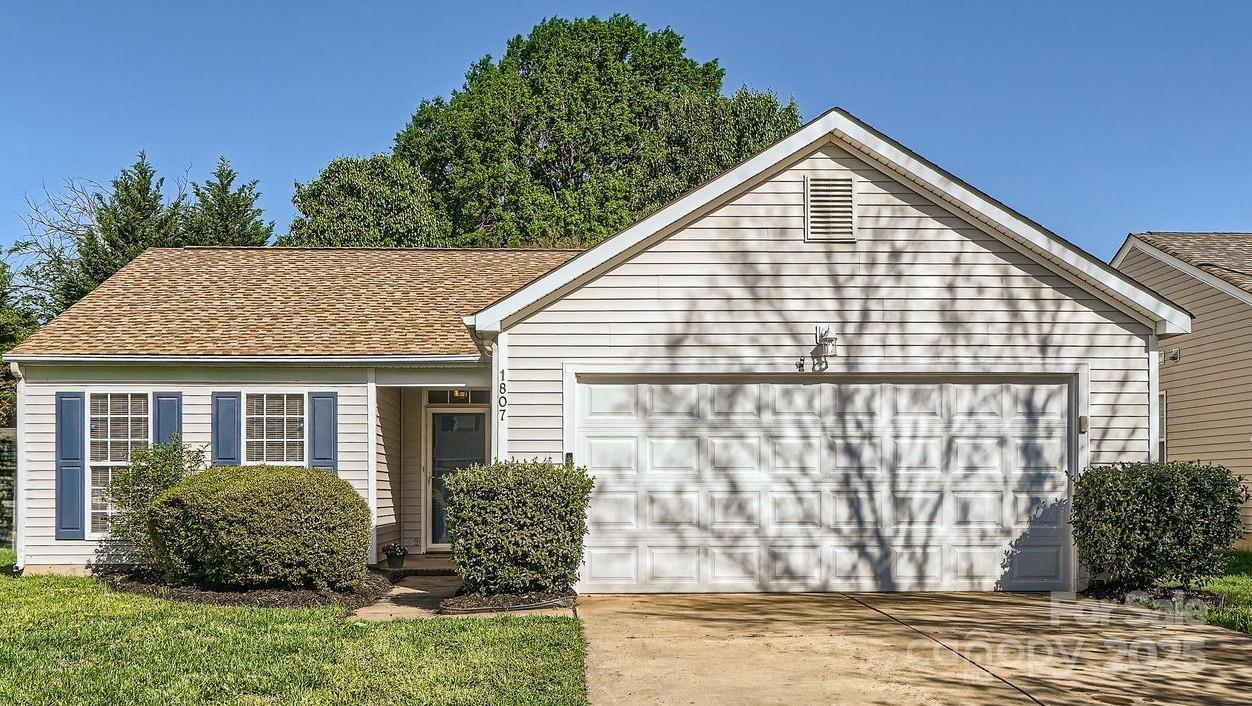 1807 Oakdale Green Dr., Charlotte, NC 28216
