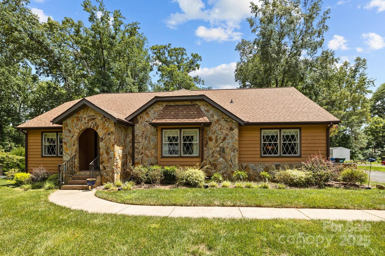 8835 Glencroft Rd., Mint Hill, NC 28227