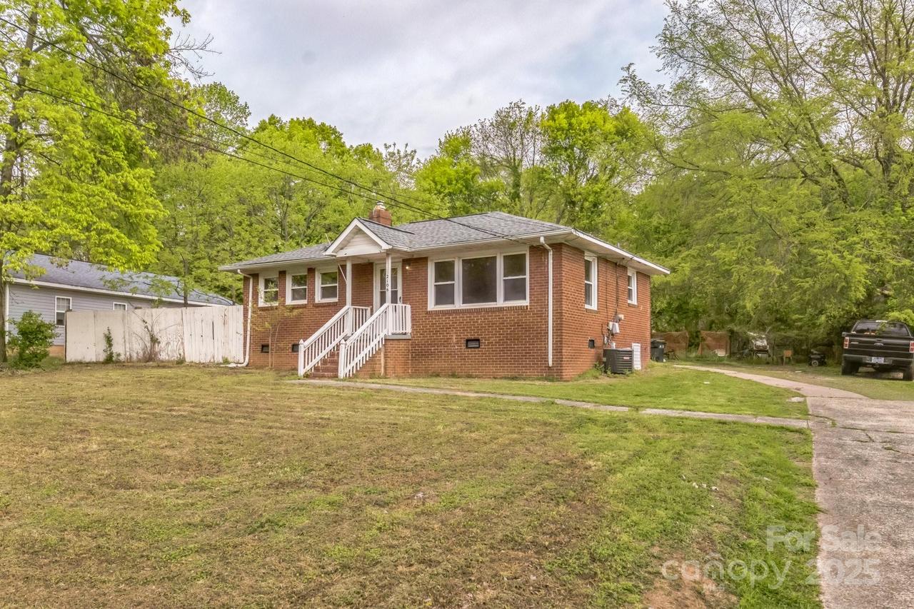 2106 A Ave., Charlotte, NC 28216