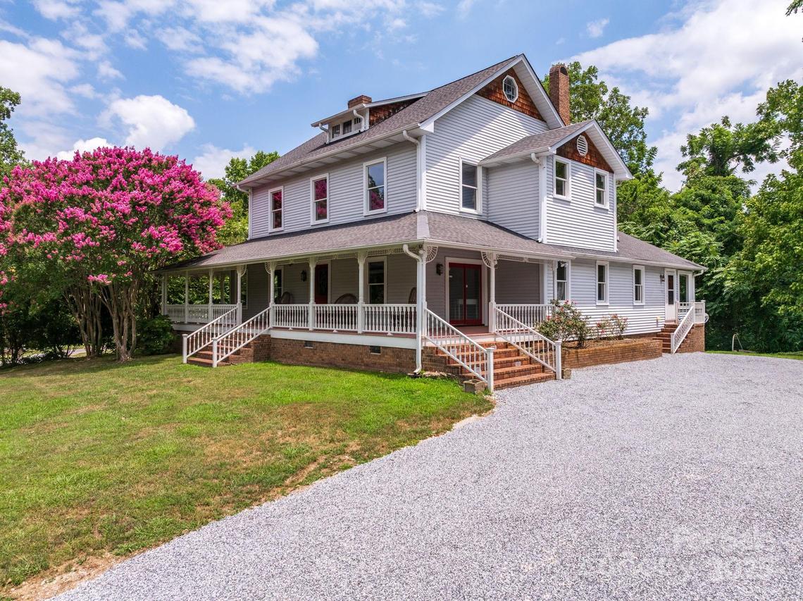 44 Bickford Ave., Tryon, NC 28782