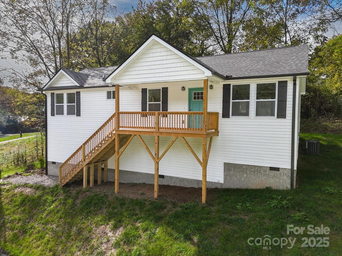 12 Holcombe Rd., Candler, NC 28715