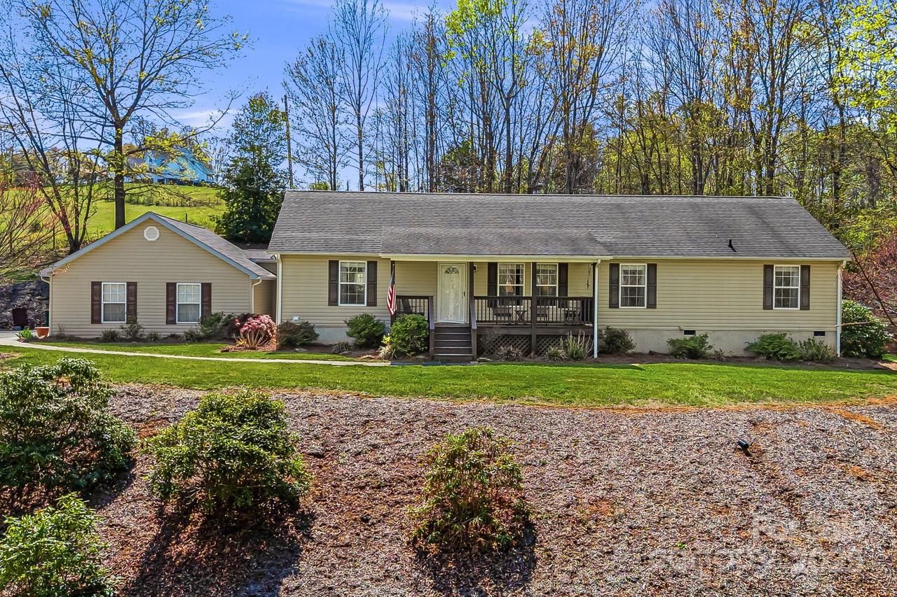 54 Golddigger Dr., Candler, NC 28715