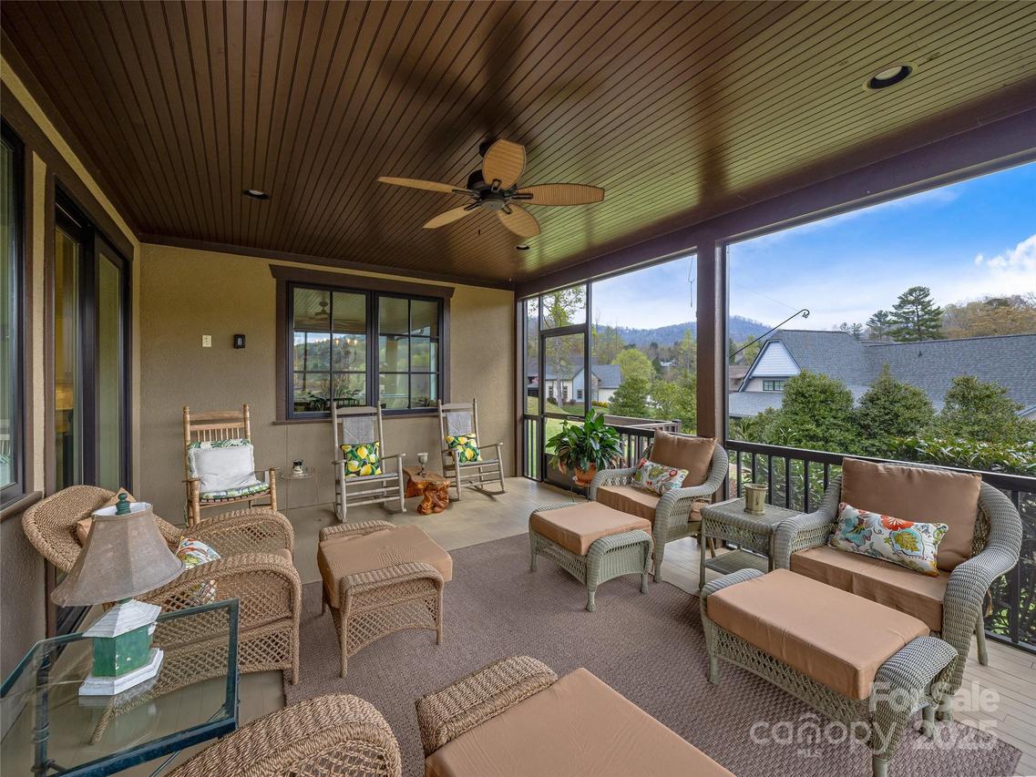 38 Chantilly Dr., Asheville, NC 28804
