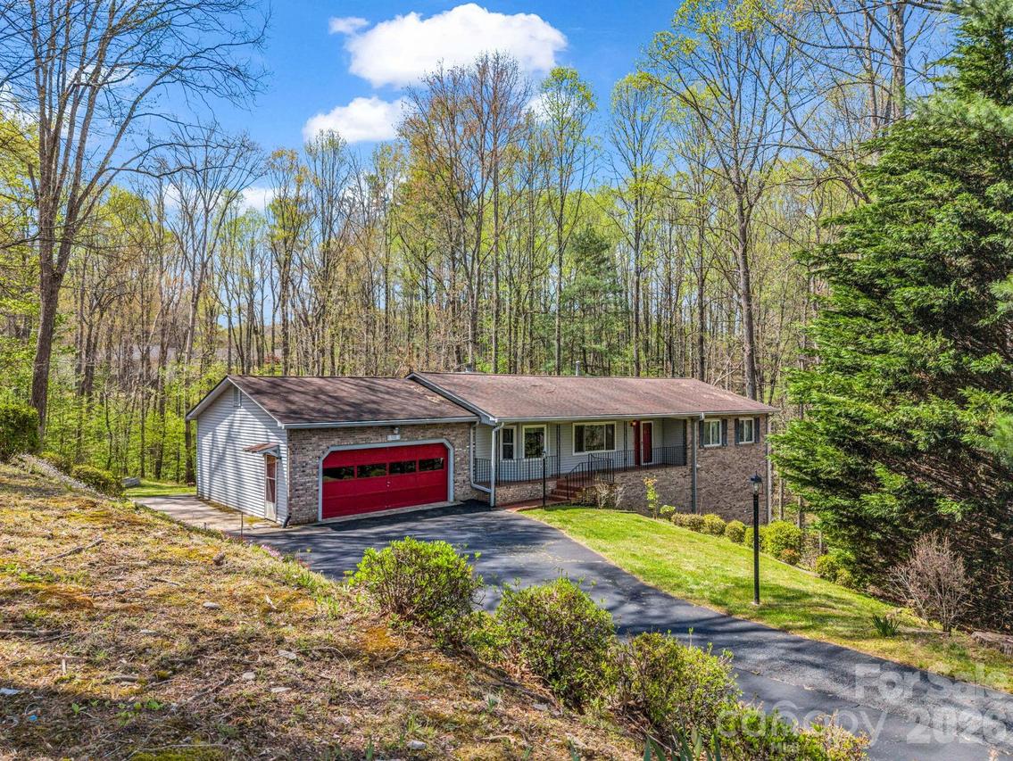 525 Maren Ct., Hendersonville, NC 28739