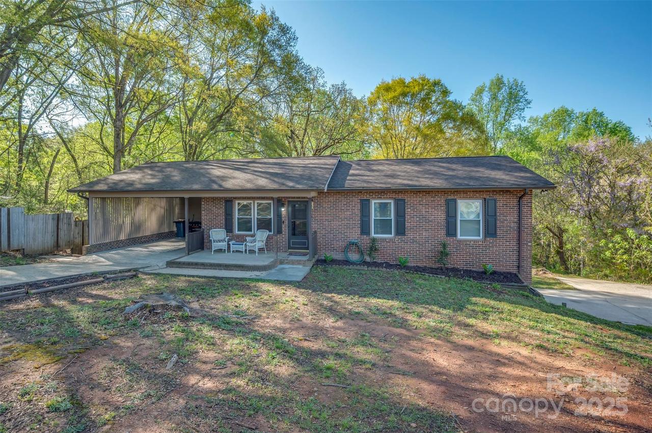 176 Cliffside St., Mooresboro, NC 28114