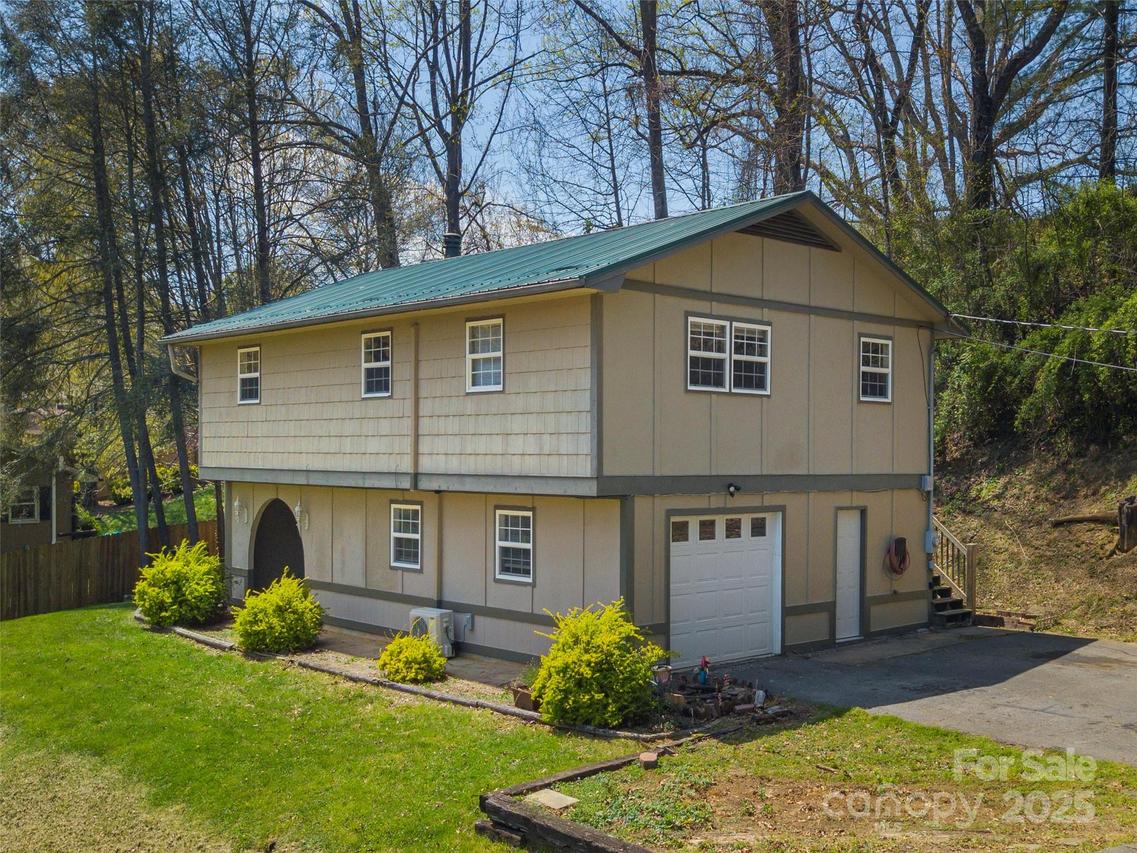 383 Pioneer Dr., Waynesville, NC 28786