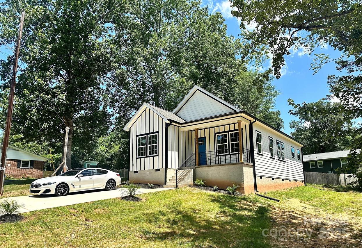 2350 14th Street Ct., Hickory, NC 28601