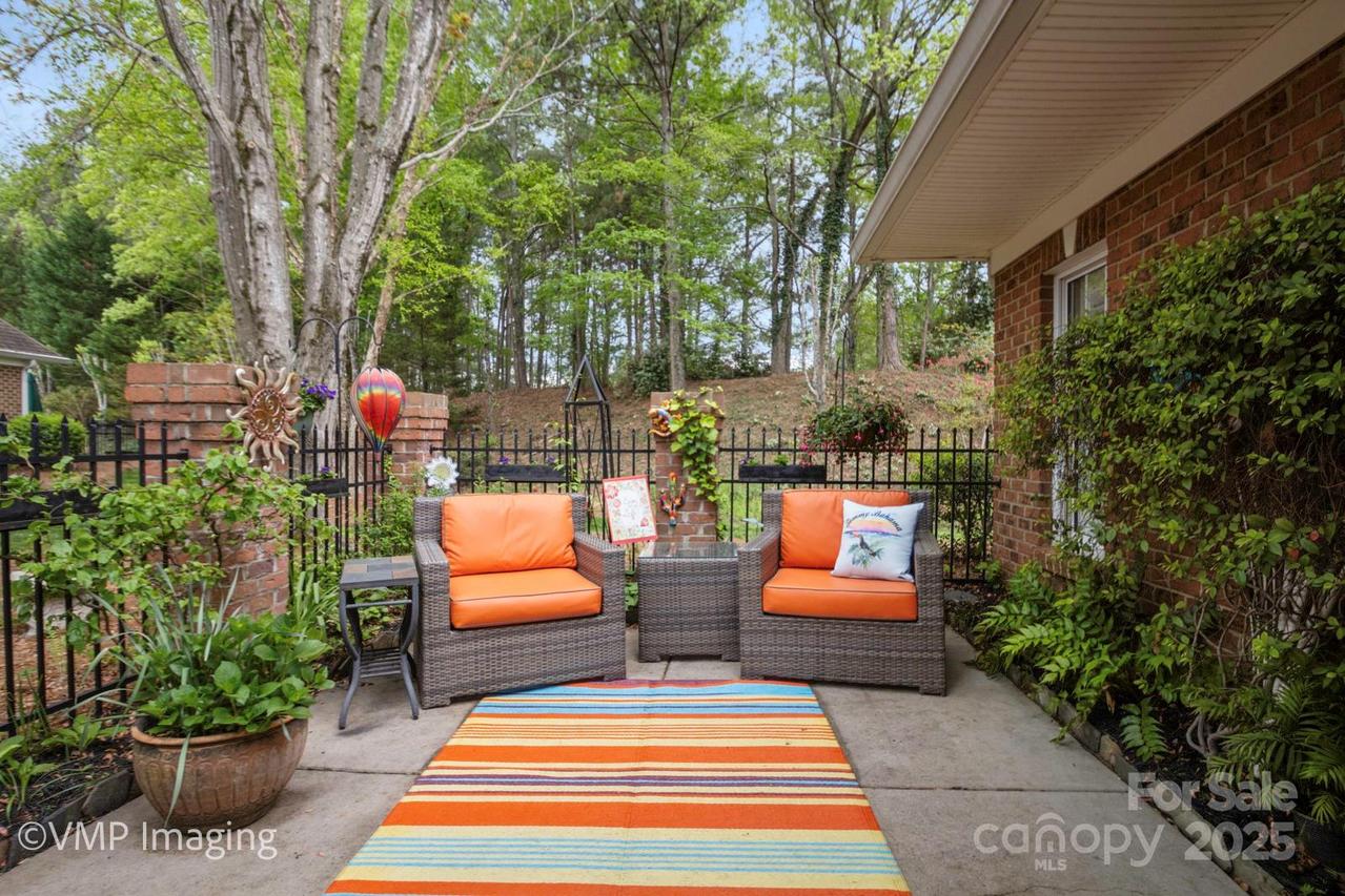 7444 Hurstbourne Green Dr., Charlotte, NC 28277
