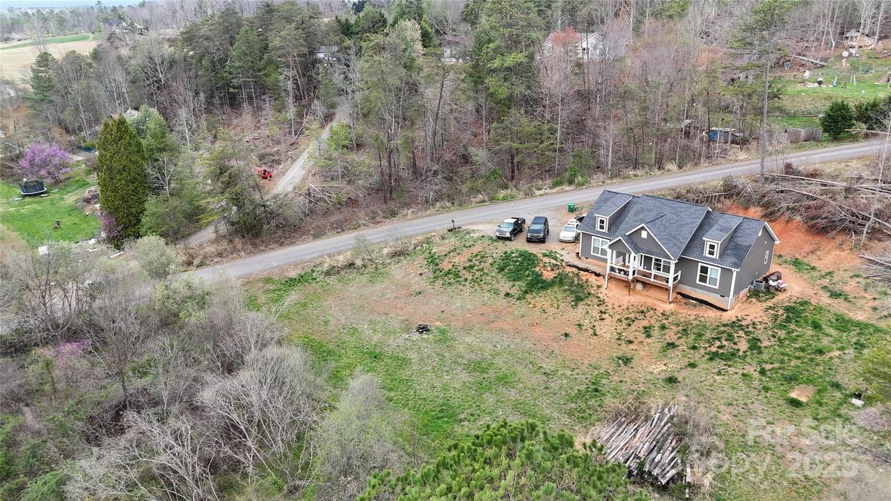 19 Higgins Rd., Weaverville, NC 28787