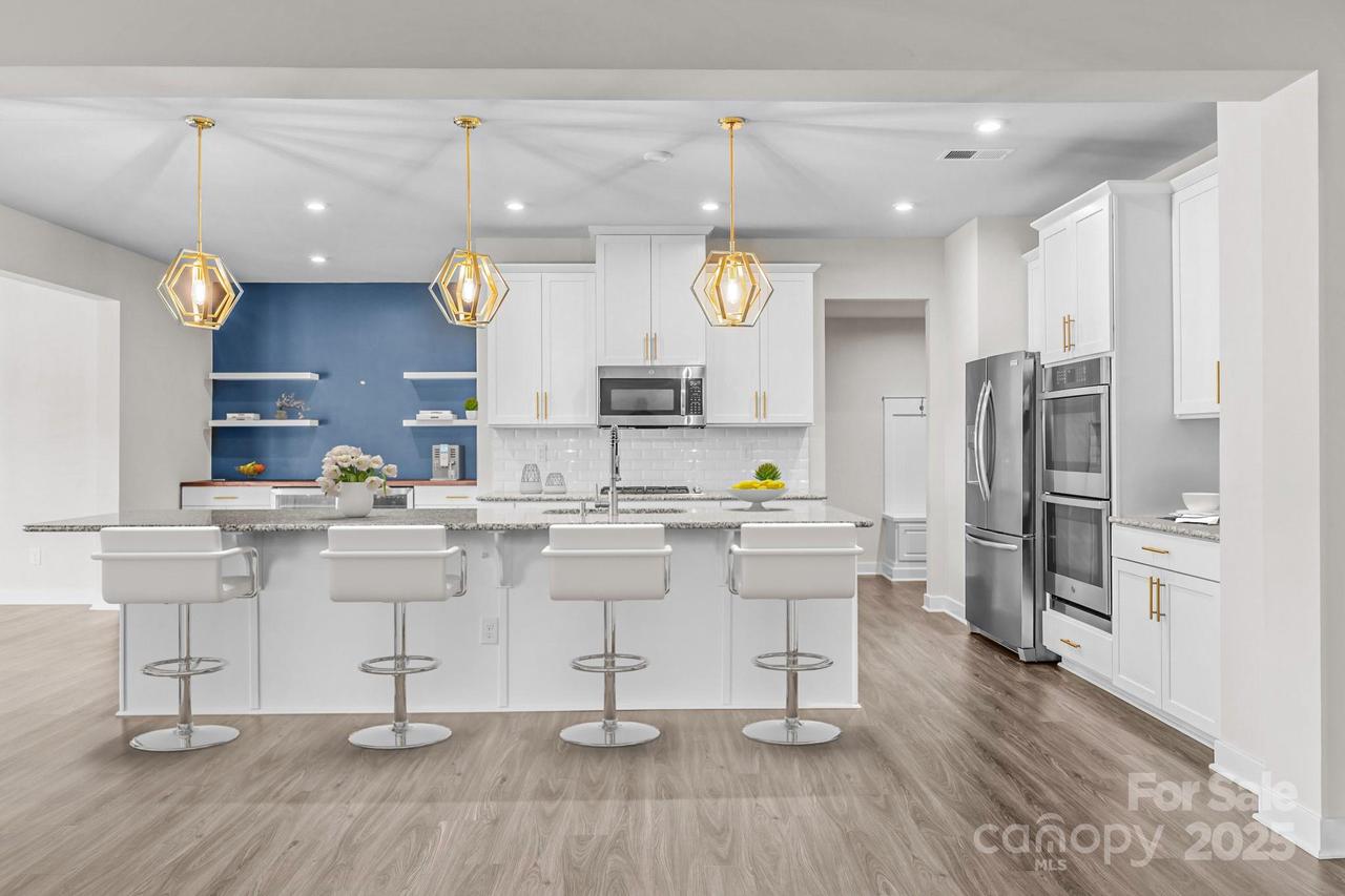 12710 Es Draper Dr., Huntersville, NC 28078
