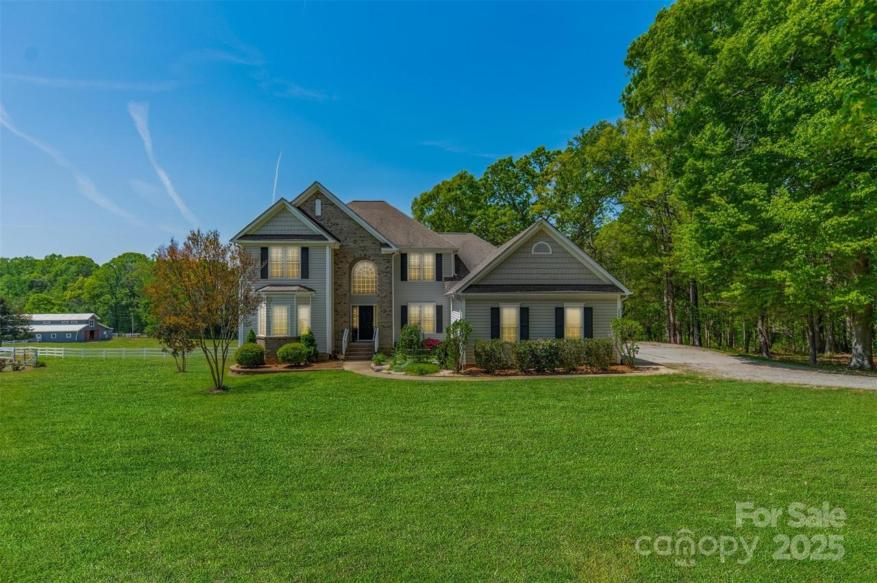 228 Red Dog Dr., Mooresville, NC 28115