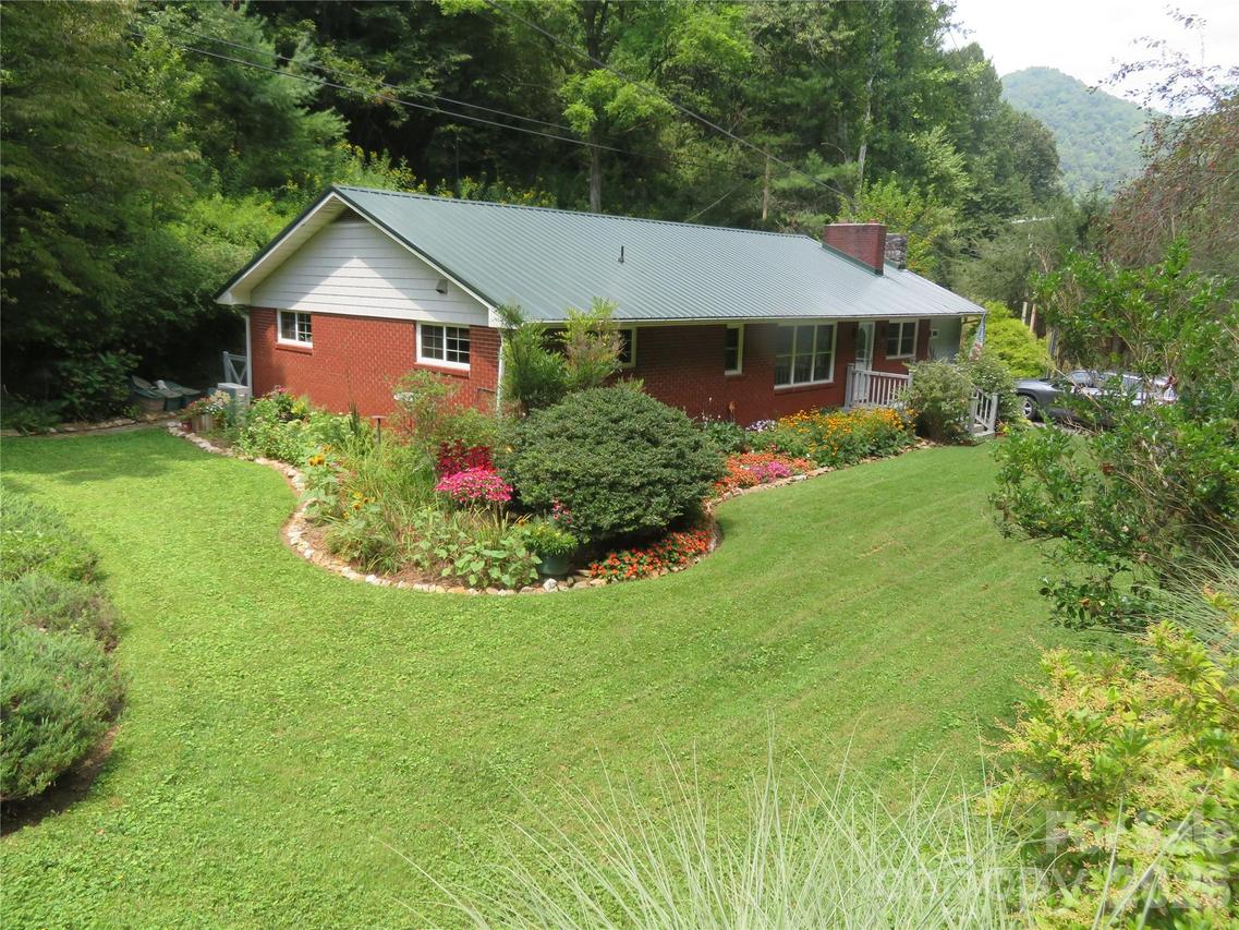 3829 Coxes Creek Rd., Burnsville, NC 28714