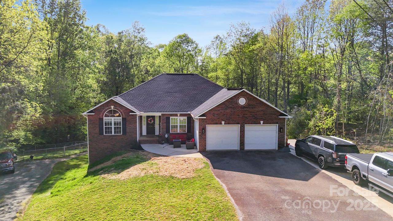 3232 47th Avenue Pl., Hickory, NC 28601