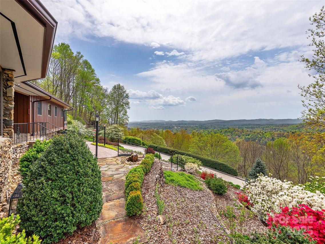 1300 Randy Dr., Hendersonville, NC 28791