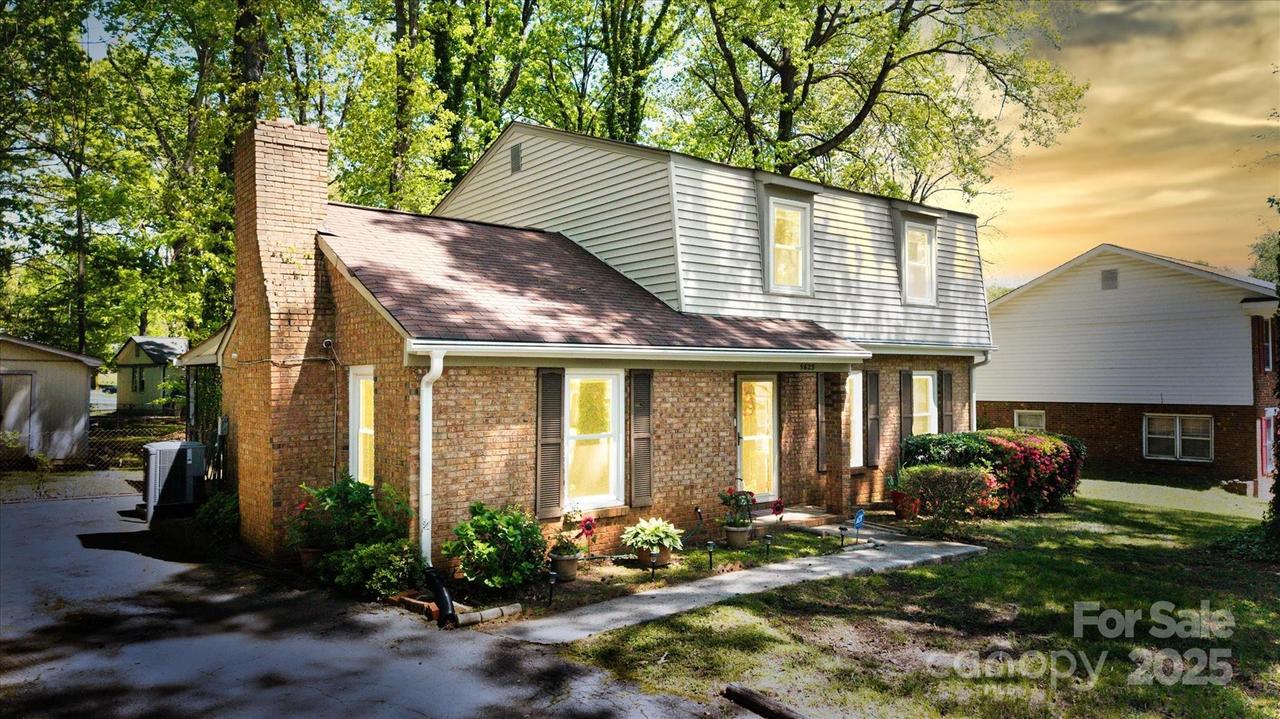 5623 Eastbrook Rd., Charlotte, NC 28215