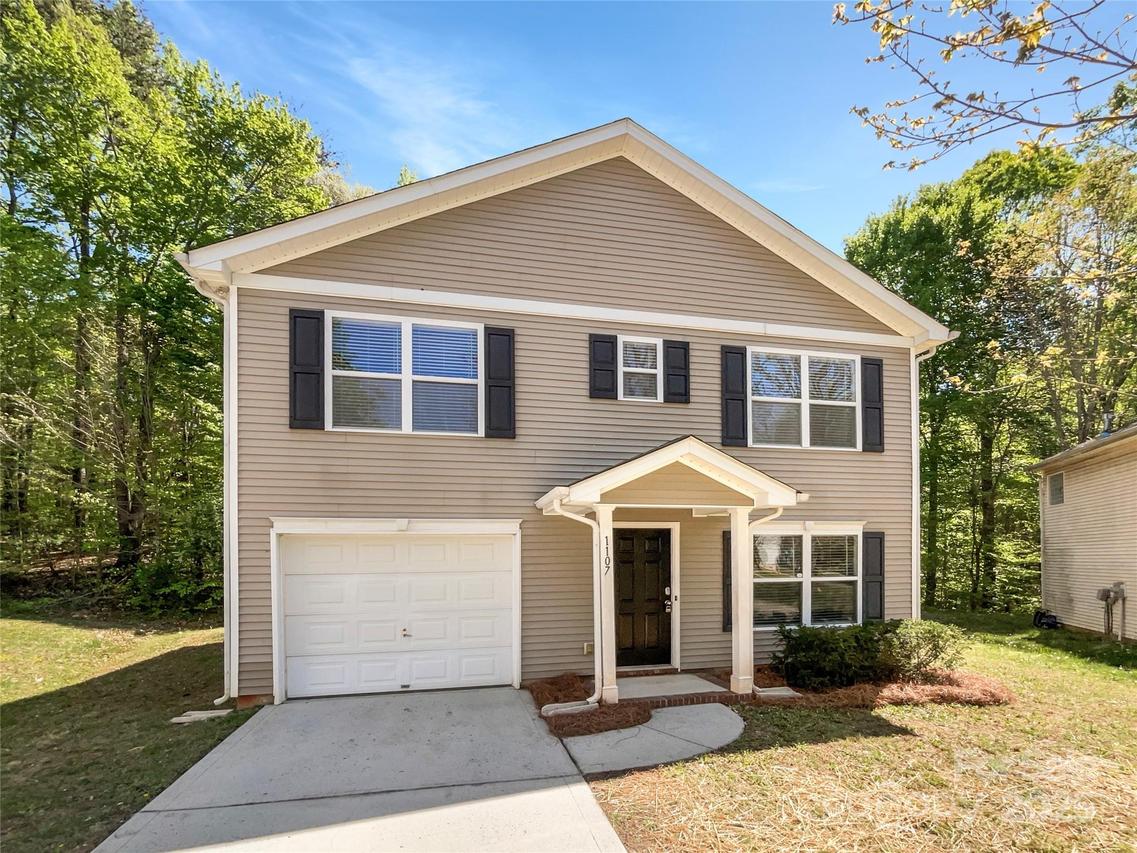 1107 Stonehenge Ln., Charlotte, NC 28216