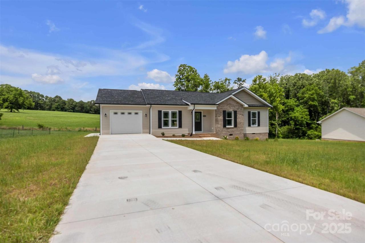 2338 Ellen St., Granite Falls, NC 28630