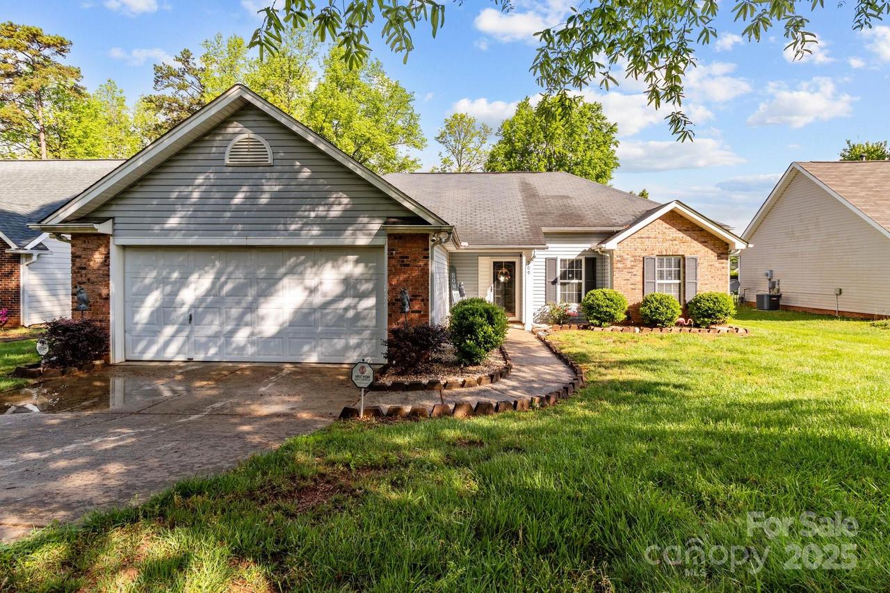 909 Jordans Pond Ln., Charlotte, NC 28214