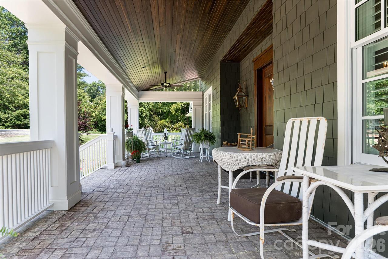 1 Cedar Chine Dr., Asheville, NC 28803