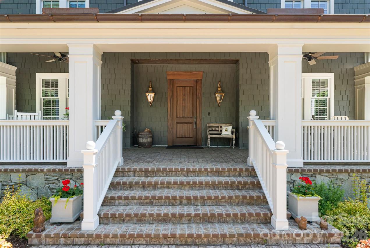 1 Cedar Chine Dr., Asheville, NC 28803