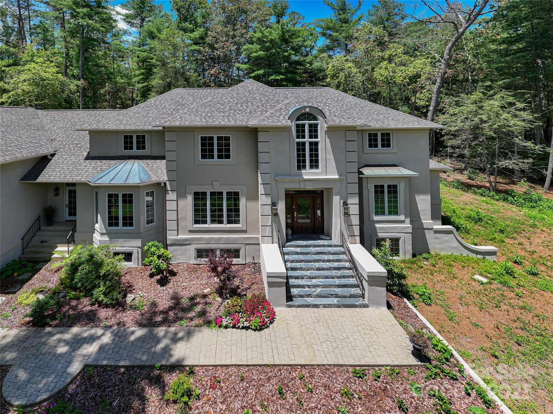 3 Fir Tree Ln., Asheville, NC 28803