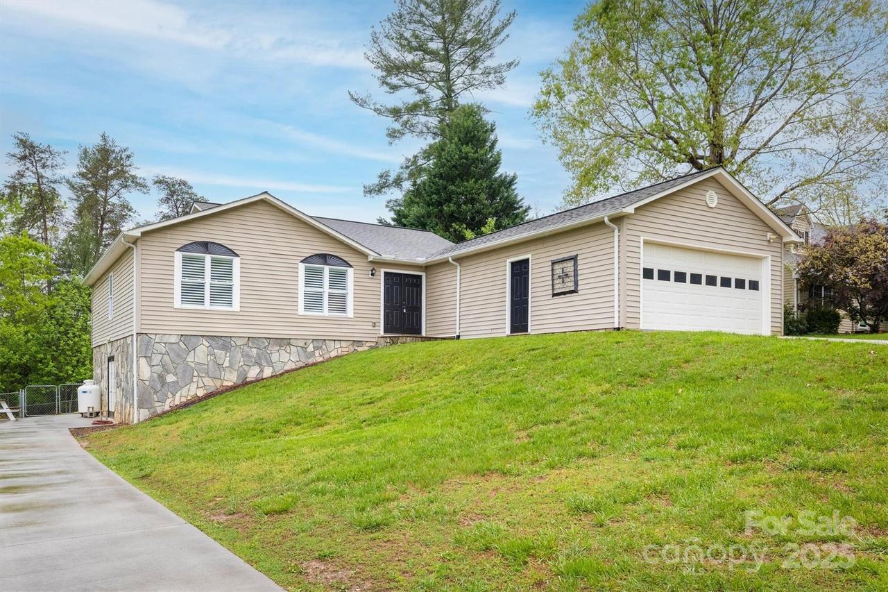3085 Hunters Ridge Ct., Morganton, NC 28655