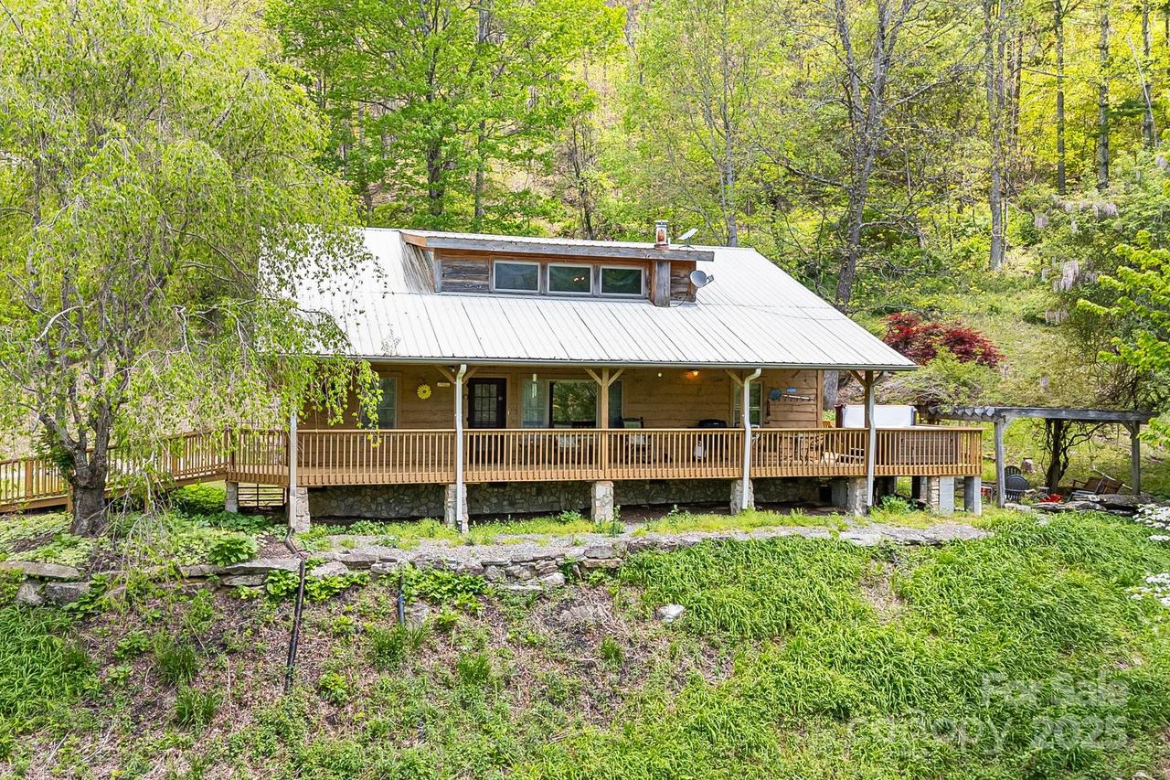 620 Mason Branch Rd., Bryson City, NC 28713