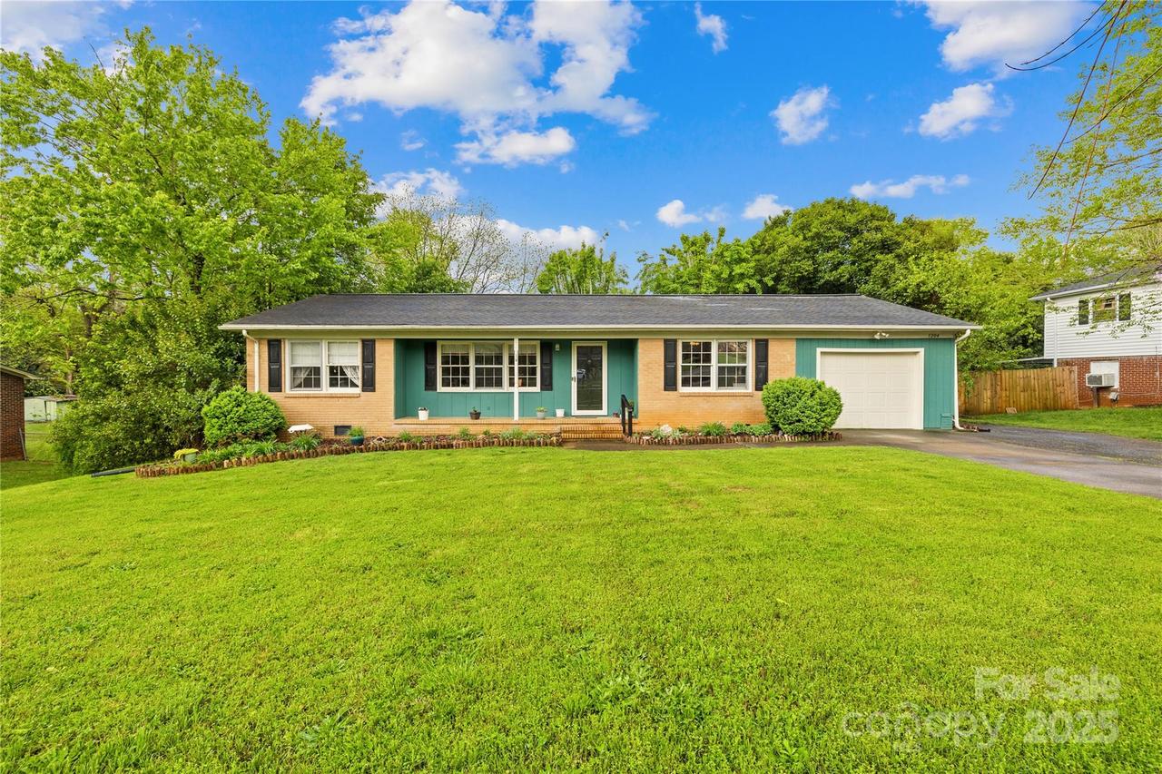 1204 Meadowood Dr., Shelby, NC 28150