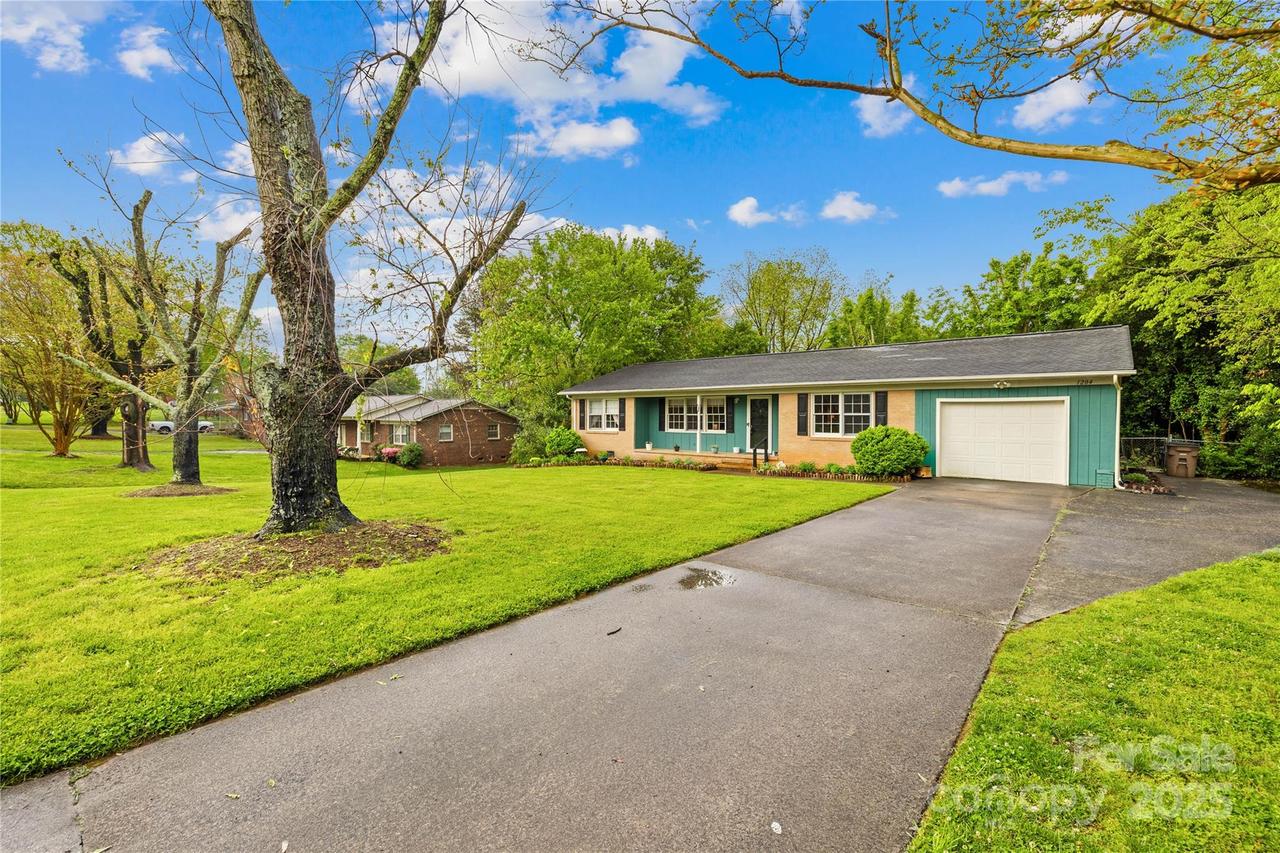 1204 Meadowood Dr., Shelby, NC 28150