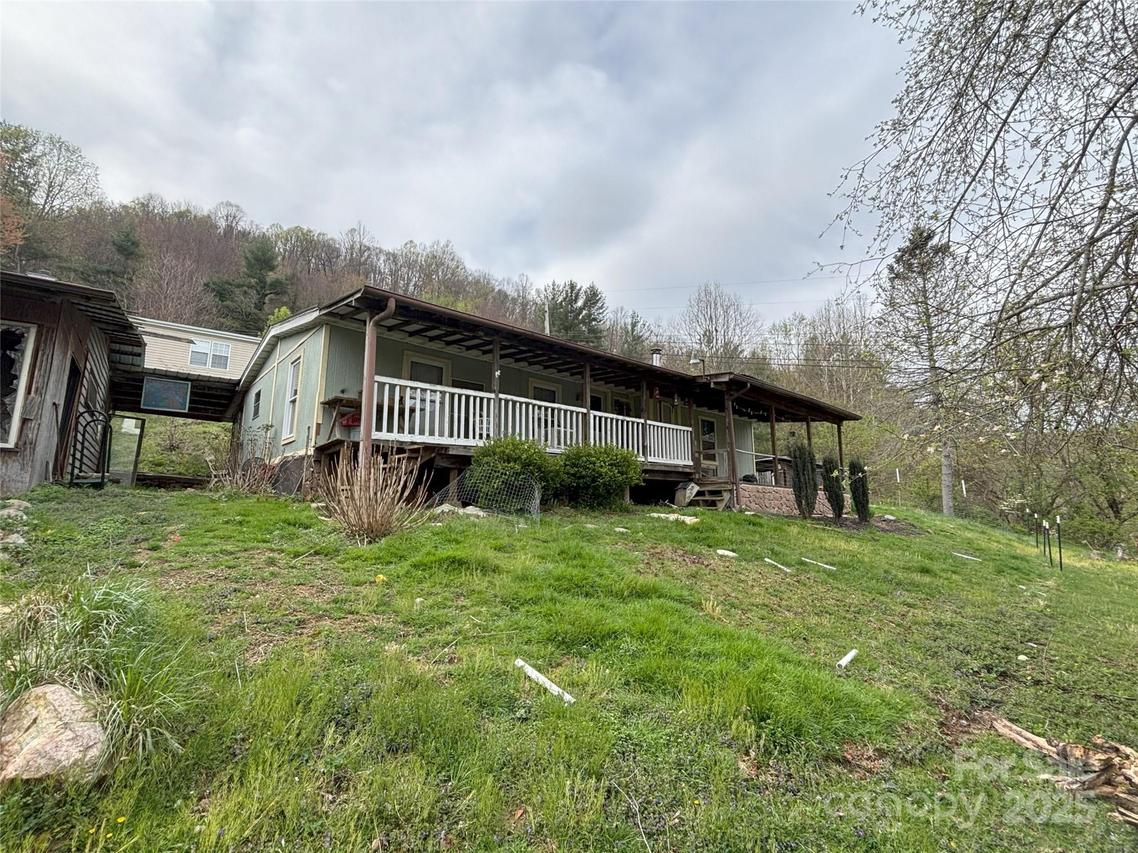 62 Whispering Winds Rd., Waynesville, NC 28785