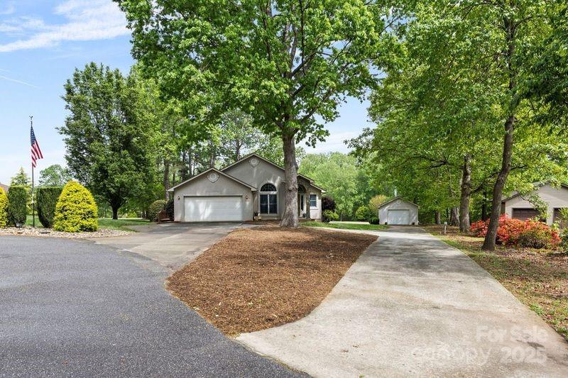 3764 Glenn Oaks Dr., Maiden, NC 28650