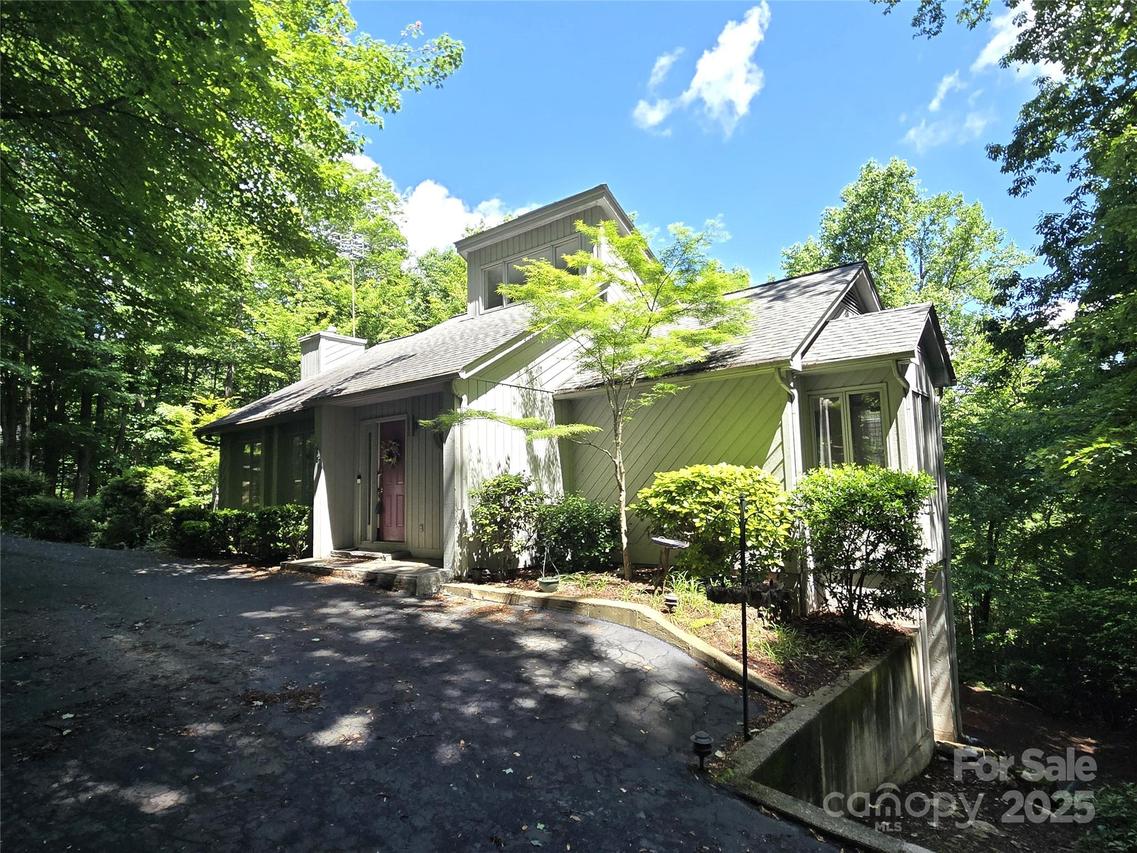 124 Cardinal Rd., Lake Lure, NC 28746