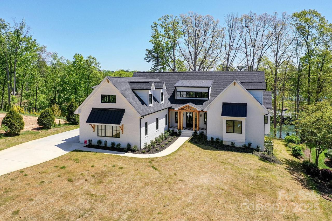 153 High Hills Dr., Mooresville, NC 28117