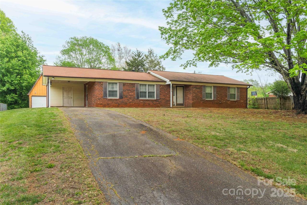 2429 Londonderry Rd., Kernersville, NC 27284