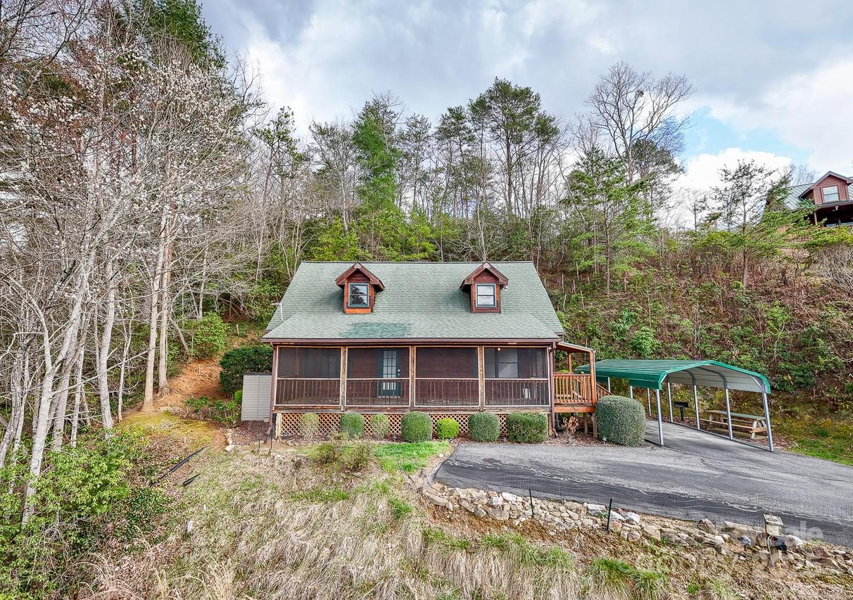 415 Skyview Rd., Whittier, NC 28789