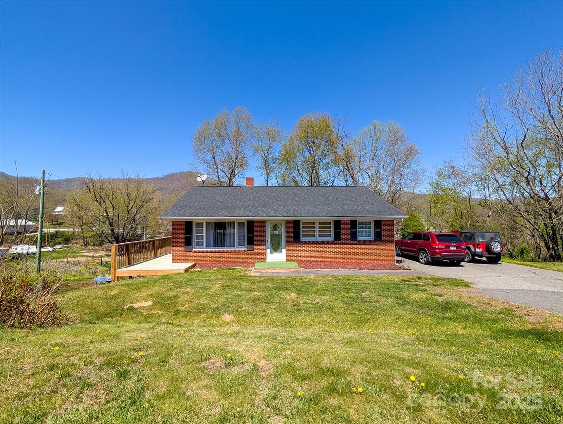 411 E Us Highway 19e Bypass, Burnsville, NC 28714