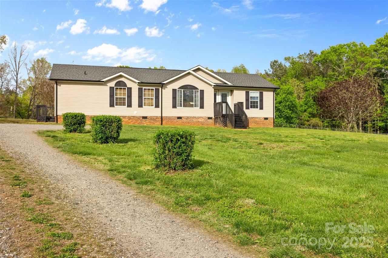 1821 Hopewell Church Rd., Hiddenite, NC 28636