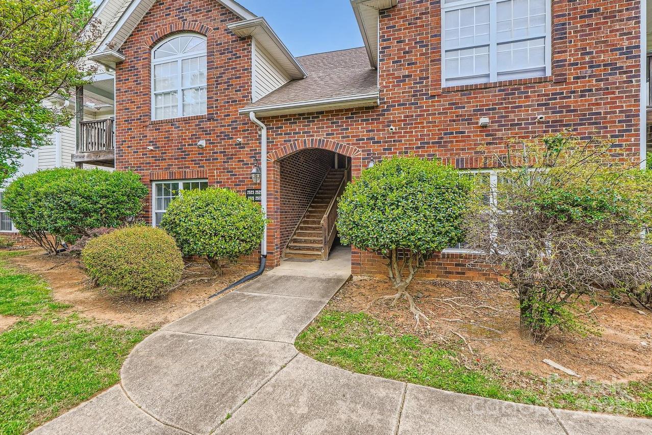2515 Carya Pond Ln., Charlotte, NC 28212