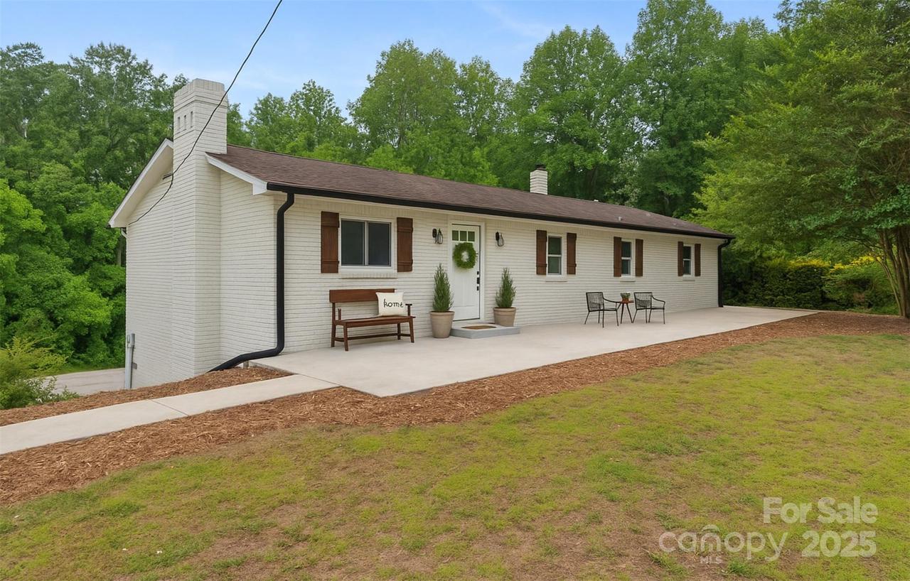 1904 27th Avenue Dr., Hickory, NC 28601