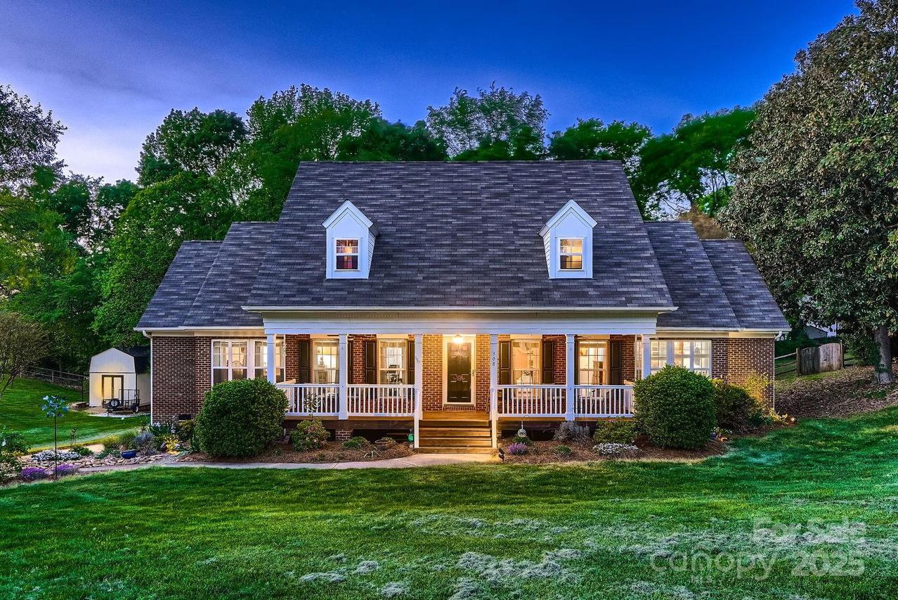 308 Valhalla Dr., Harrisburg, NC 28075