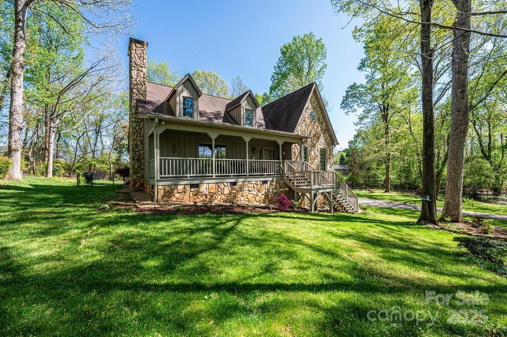 1524 Court Cir., Newton, NC 28658