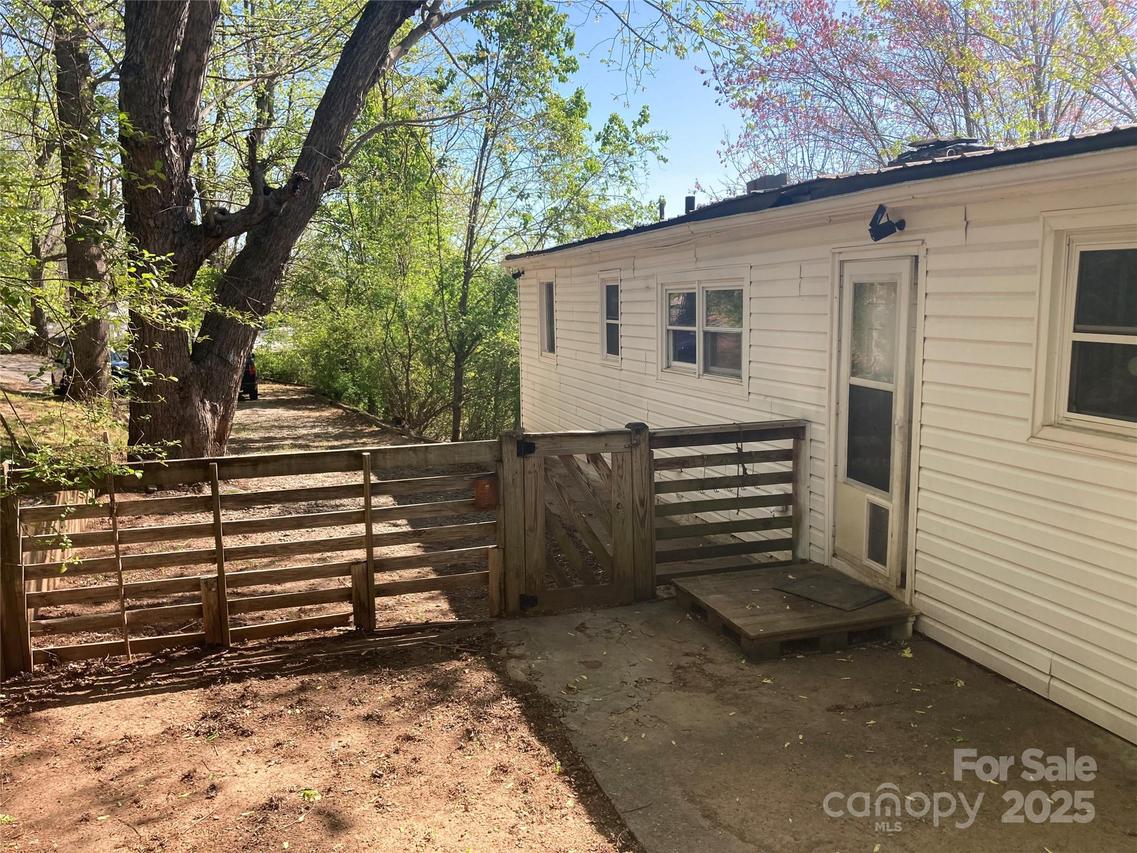 2212 Us 70 Hwy. #5&6, Swannanoa, NC 28778