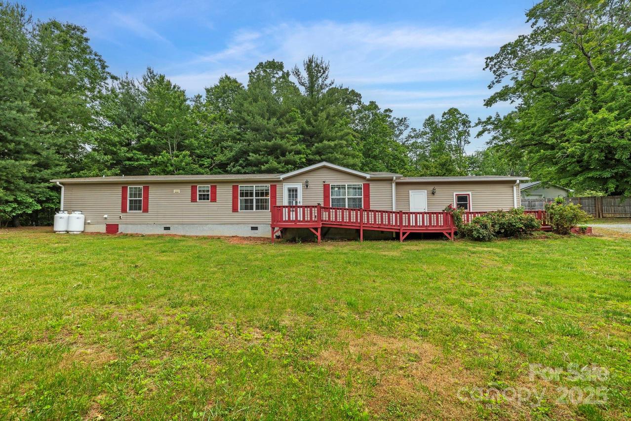 255 Jackson Loop Rd., Flat Rock, NC 28731