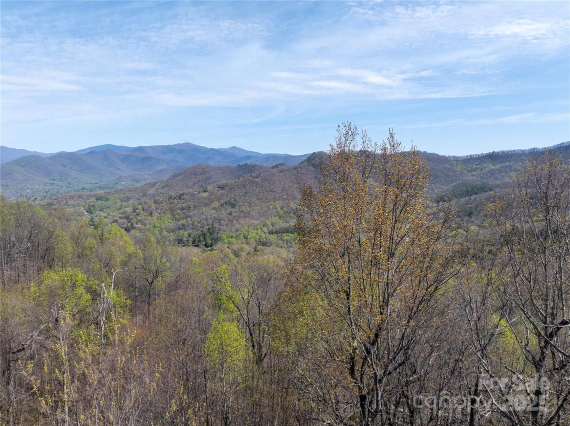 19 Crockett Ridge Rd., Black Mountain, NC 28711