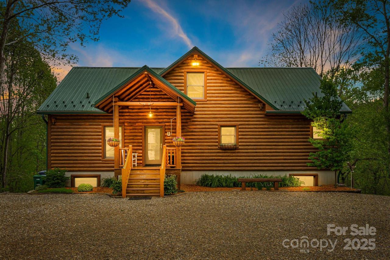 256 Morgan Cove Rd., Candler, NC 28715