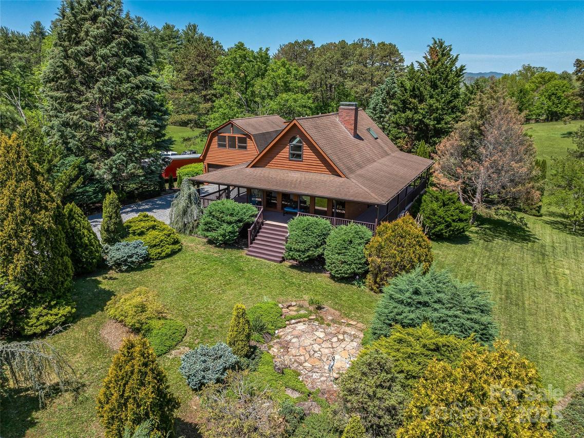 7 Hope Ln., Weaverville, NC 28787