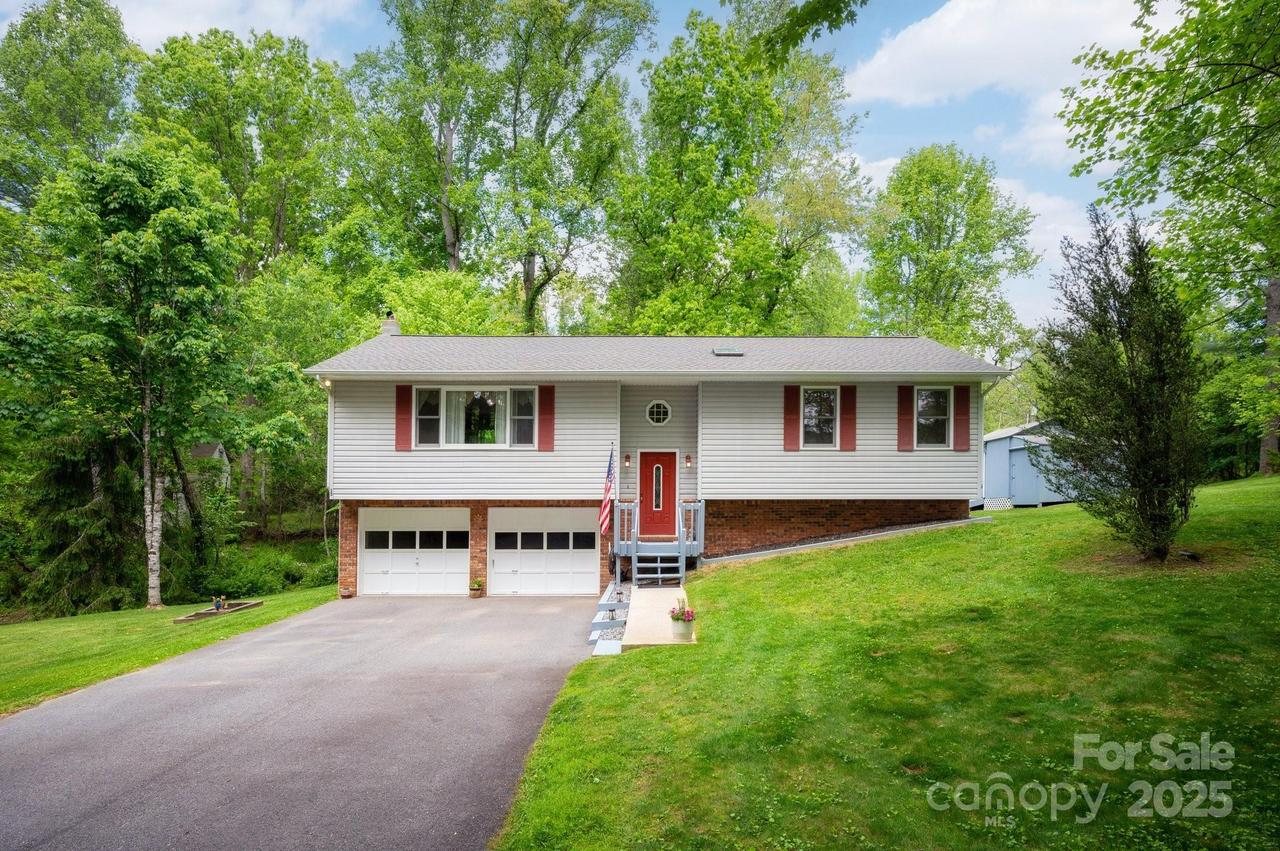 15 Heather Ln., Fairview, NC 28730